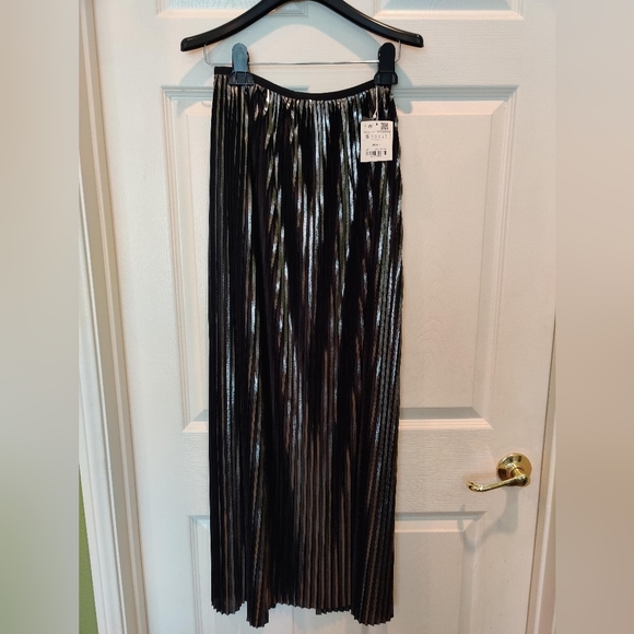Zara Black Metallic Skirt - Picture 2 of 3